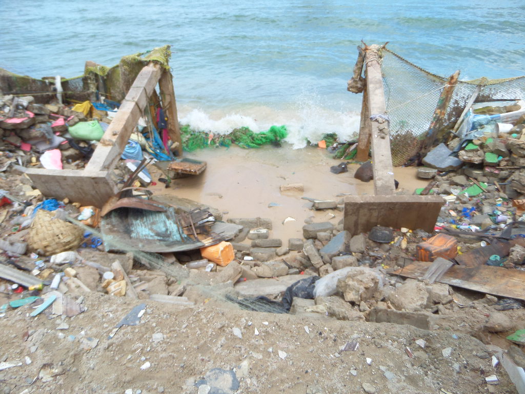Découvrez les incroyables dégâts causés par l’avancée de la mer à  saint Louis