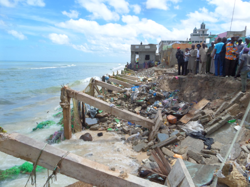 Découvrez les incroyables dégâts causés par l’avancée de la mer à  saint Louis