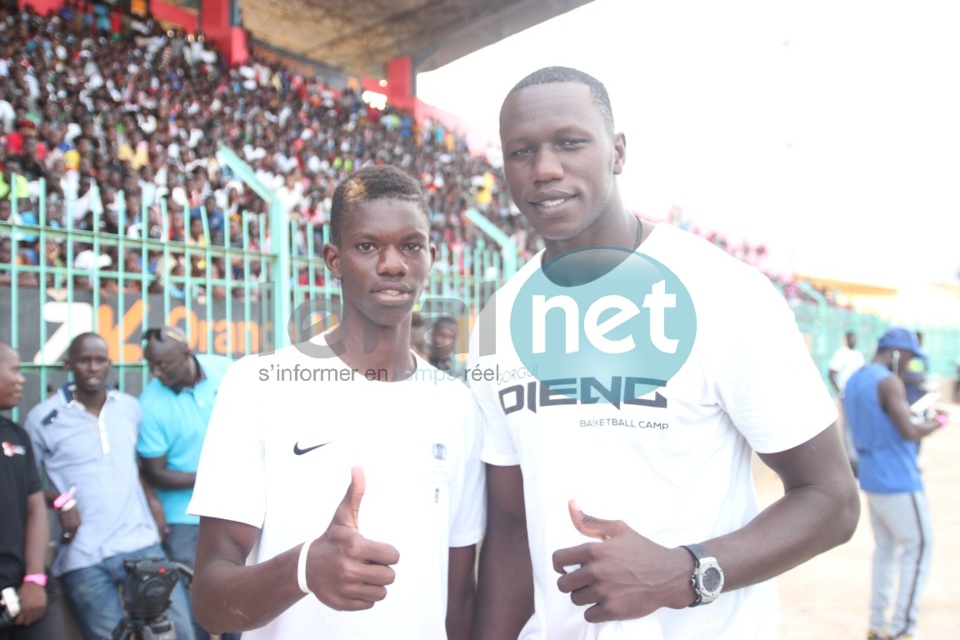 21 Photos-Les coulisses du match de gala rappeurs vs mbalakhmen