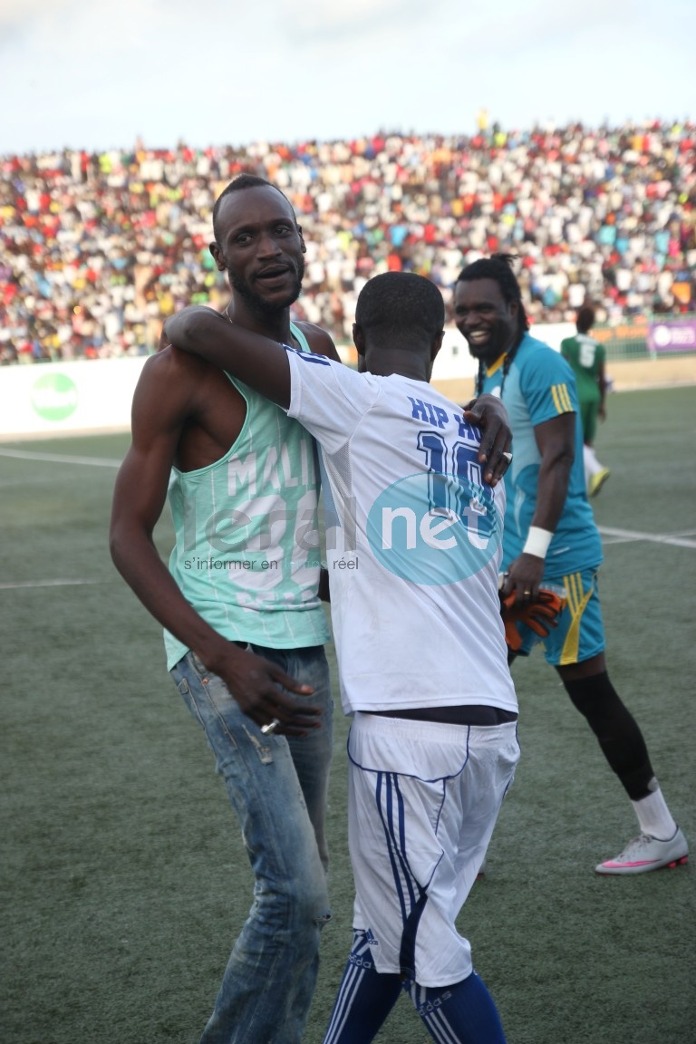 21 Photos-Les coulisses du match de gala rappeurs vs mbalakhmen
