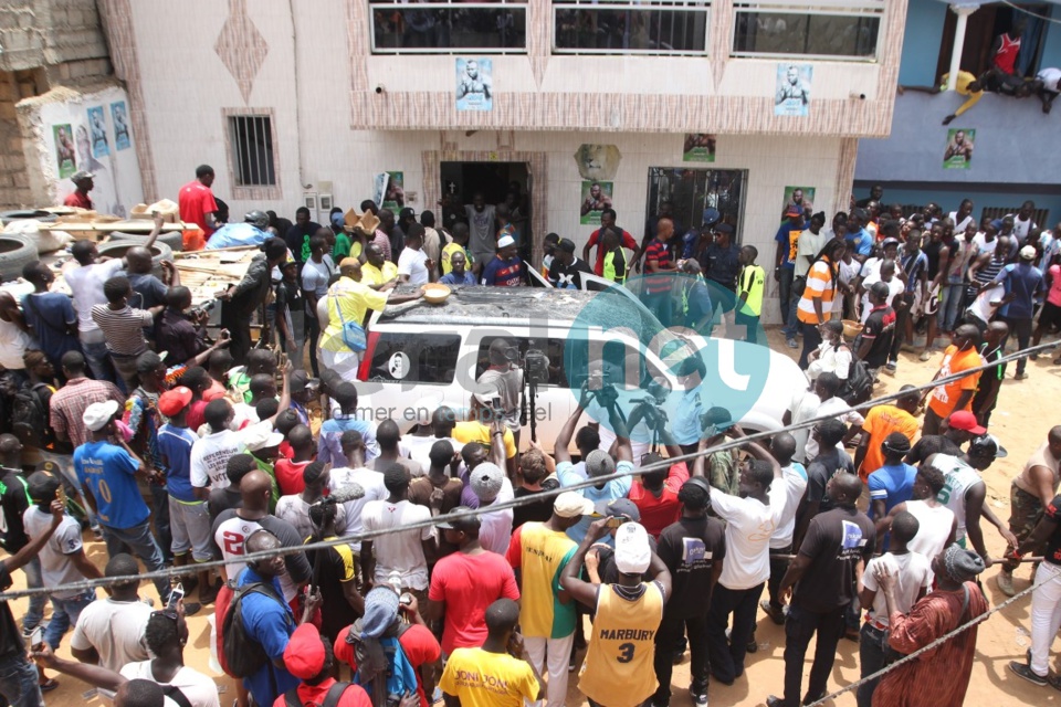 Photos + Vidéo- Parcelles Assainies, c'est une  liesse populaire chez Modou Lô 