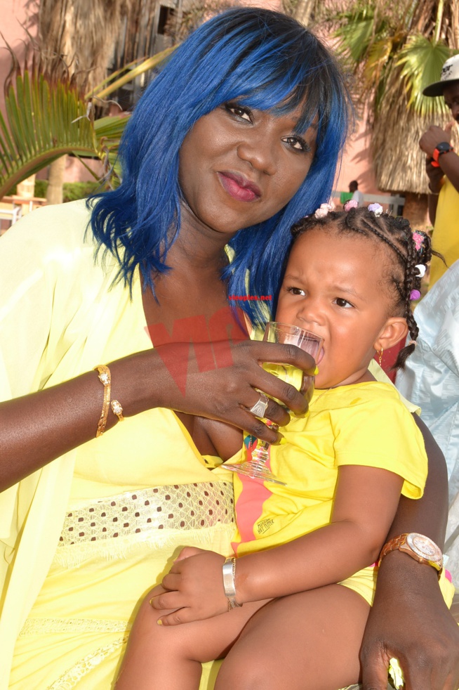 20 Photos ) Aida, la fille de Oumou Provocation a soufflé une bougie de  plus, un anniversaire pas comme les autres. Regardez
