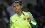 Il y a 4 ans, on traitait cette athlète de « singe » parce que « noire et originaire d'une favela ». Aujourd'hui, elle est championne olympique ! Une incroyable revanche sur la vie...