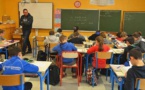 Des élèves piègent leur professeur en lui faisant une farce insolite