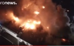 Vidéo: Huit pompiers meurent dans l'incendie d'un entrepôt à Moscou