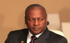 La vidéo polémique au Ghana : le Président ghanéen qui donne de l’argent à la foule