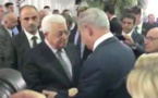 Netanyahu et Abbas se serrent la main aux funérailles de Shimon Peres