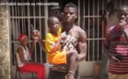 ​(Vidéo)-L’enfant retrouvé ce matin enchaîné raconte : «j’ai été ligoté par mon père et enfermé dans sa chambre pendant trois jours»