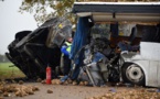  Un mort et trois blessés graves : Un poids lourd percute un bus scolaire 