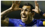 En s'engageant au Shanghai Shenhua, Carlos Tévez devient le joueur le plus payé de l'histoire du football avec un salaire de 38M€ par an.