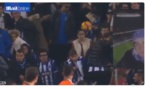 Vidéo: Quand une spectatrice prend le ballon en pleine têteQuand une spectatrice prend le ballon en pleine tête