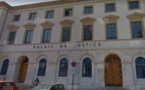 IL BRÛLE SON FILS POUR LE PUNIR D'AVOIR EMBRASSÉ UNE FILLE