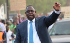 Macky Sall en campagne en banlieue : "Allez vous inscrire !"