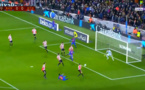 Vidéo: La reprise de volée superbe de Suarez! 