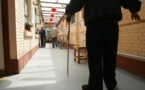 Chine, la maltraitance des personnes âgées illustrée par un fait divers sordide :une femme de 92 ans, confinée dans une porcherie, provoque l'indignation