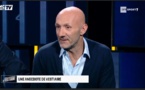 Vidéo: Vestiaires - Barthez raconte le jour où Sir Alex Ferguson a ouvert l'arcade de Beckham en frappant de rage dans un crampon