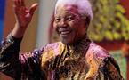 Nelson Mandela, premier président noir sud-africain, félicite Obama
