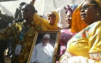 Des Gambiens célèbrent l'investiture d'Adama Barrow