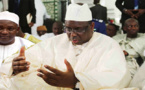 Vidéo-Mosquée Omarienne:  Macky Sall reçoit un exemplaire du livre sur El Hadji Oumar Foutiyou Tall