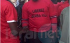 Photo- les partisans du maire de la Médina, Bamba Fall brandissent la couleur rouge pour protester contre son son arrestation!!!