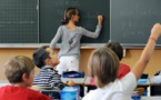 Une enseignante  scotchait ses élèves à leur chaise