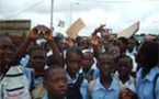 Gabon : les lycéens dans la rue