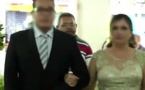 Vidéo-Incroyable: il accompagne les mariés jusqu'à l'autel avant de sortir son arme pour tirer sur les invités!
