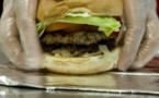 Elle découvre un ver dans son hamburger