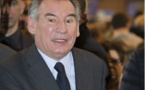 Perdu dans un taxi, François Bayrou retrouve son portable dans le sac d'un maire !