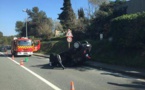 Il perd le contrôle de son véhicule et se retrouve sur le toit