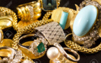 Pour s’offrir la belle vie, une fille de 15 ans vole 12 millions en bijoux à sa grand-mère