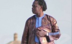 Photo- Baba Maal dans un boubou Thioup très élégant regardez!!!