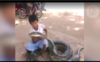 Vidéo-Ce garçon dort avec un python toutes les nuits, regardez ce qu'il est devenu 11 ans plus tard  