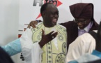 Vidéo: Maitre Alioune Badara Cissé, Médiateur de la République joue aux sapeurs pompiers suite à l'altercation entre Me El Hadji Diouf et Serigne Modou Kara