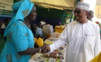 Photos: Abdoul Mbaye laboure "dans la FIARA" avec les femmes transformatrices et travailleuses