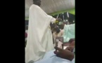 Vidéo : Me El Hadji Diouf arrose Cheikh Béthio de billets de banque…Regardez