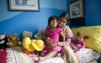 Nouvelle vie pour une fillette du Bangladesh née avec trois jambes  