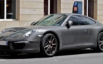 Un trader gare sa nouvelle Porsche devant une banque mais il va le regretter amèrement !