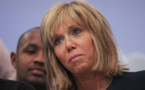 Brigitte Macron a une peur panique de l’avion… pour les voyages à l’étran­ger, c’est compliqué