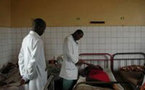 Hôpital El Hadj Ibrahima Niass de Kaolack:Les blouses blanches utilisent des sachets en plastique et des mouchoirs pour soigner