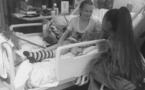 Ariana Grande rend visite à ses fans hospitalisés après l'attentat de Manchester