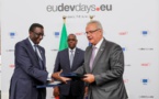 Macky SALL et Amadou Ba ont paraphé des conventions sur l'électrification rurale et la sécurité intérieure