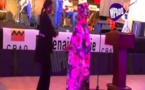 Regardez les pas de danse de Mme Innocence Ntap Ndiaye au rythme de la "salsa"!