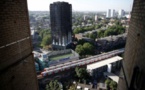Incendie d'une tour à Londres: le bilan s'alourdit, la sécurité des immeubles sociaux en question