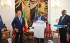 7 photos : L’Olympique de Marseille offre un maillot au Président Macky Sall