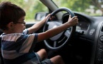 Un enfant de 5 ans coincé dans la voiture au soleil