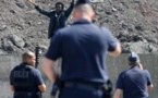 A Calais, les migrants et les associations face aux intimidations de la police