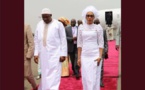 Président Adama Barrow et sa première dame,  élégants en blanc