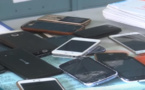 Vidéo – Fuites au Bac : dix neuf (19) téléphones confisqués, un candidat traîné au commissariat… Regardez