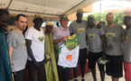 Photos: Malèye Ndoye et l'ensemble de l'Association Dakar Basket Camp, ont remis un maillot à son Excellence, Christophe Bigot